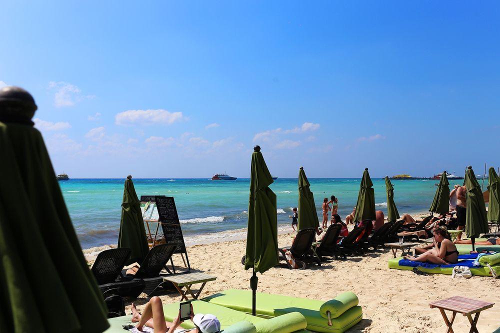 Hotel Casa Colibri Плая дел Кармен Екстериор снимка