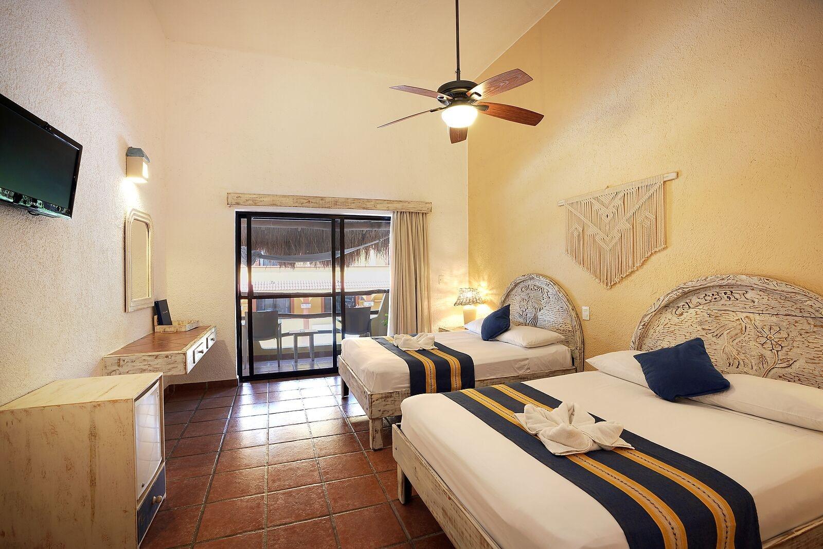 Hotel Casa Colibri Плая дел Кармен Екстериор снимка