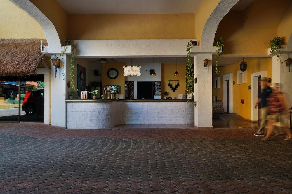 Hotel Casa Colibri Плая дел Кармен Екстериор снимка