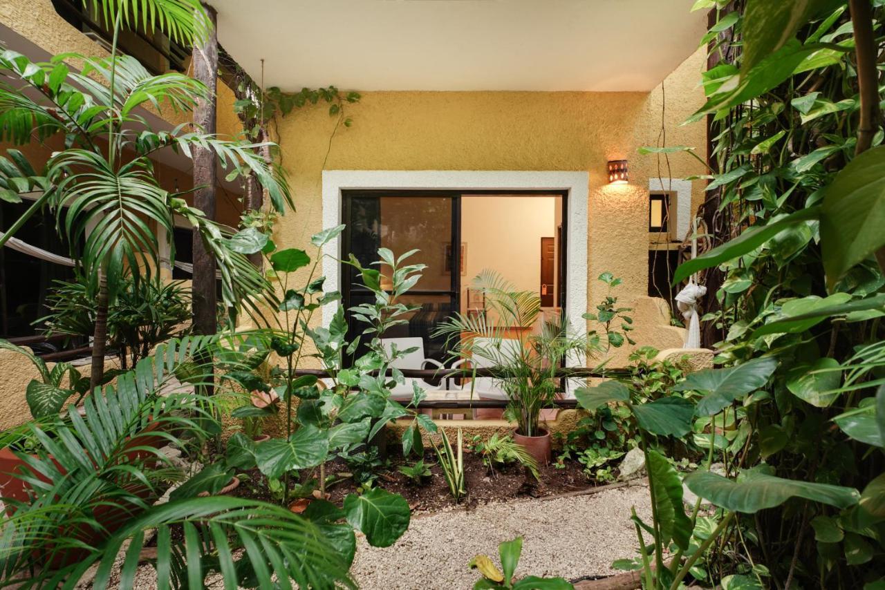 Hotel Casa Colibri Плая дел Кармен Екстериор снимка