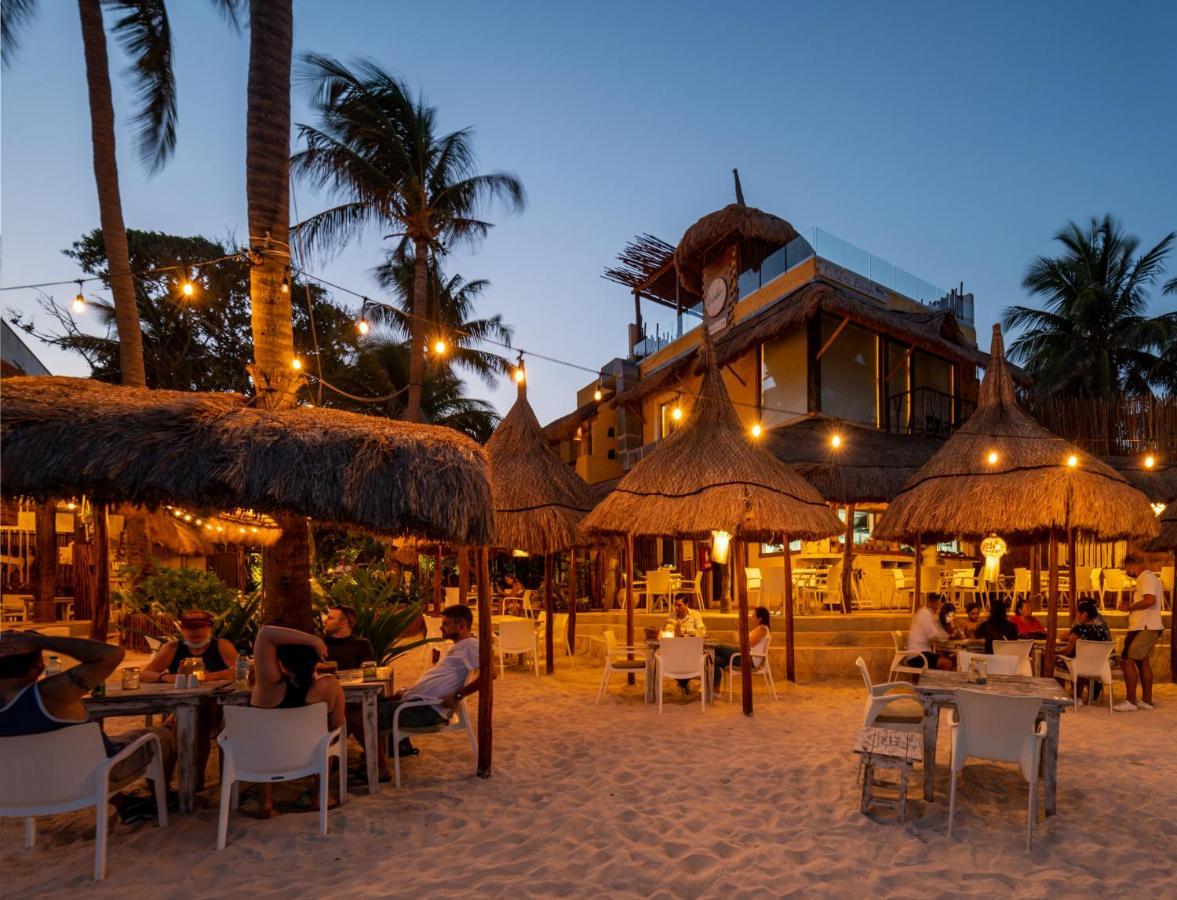 Hotel Casa Colibri Плая дел Кармен Екстериор снимка