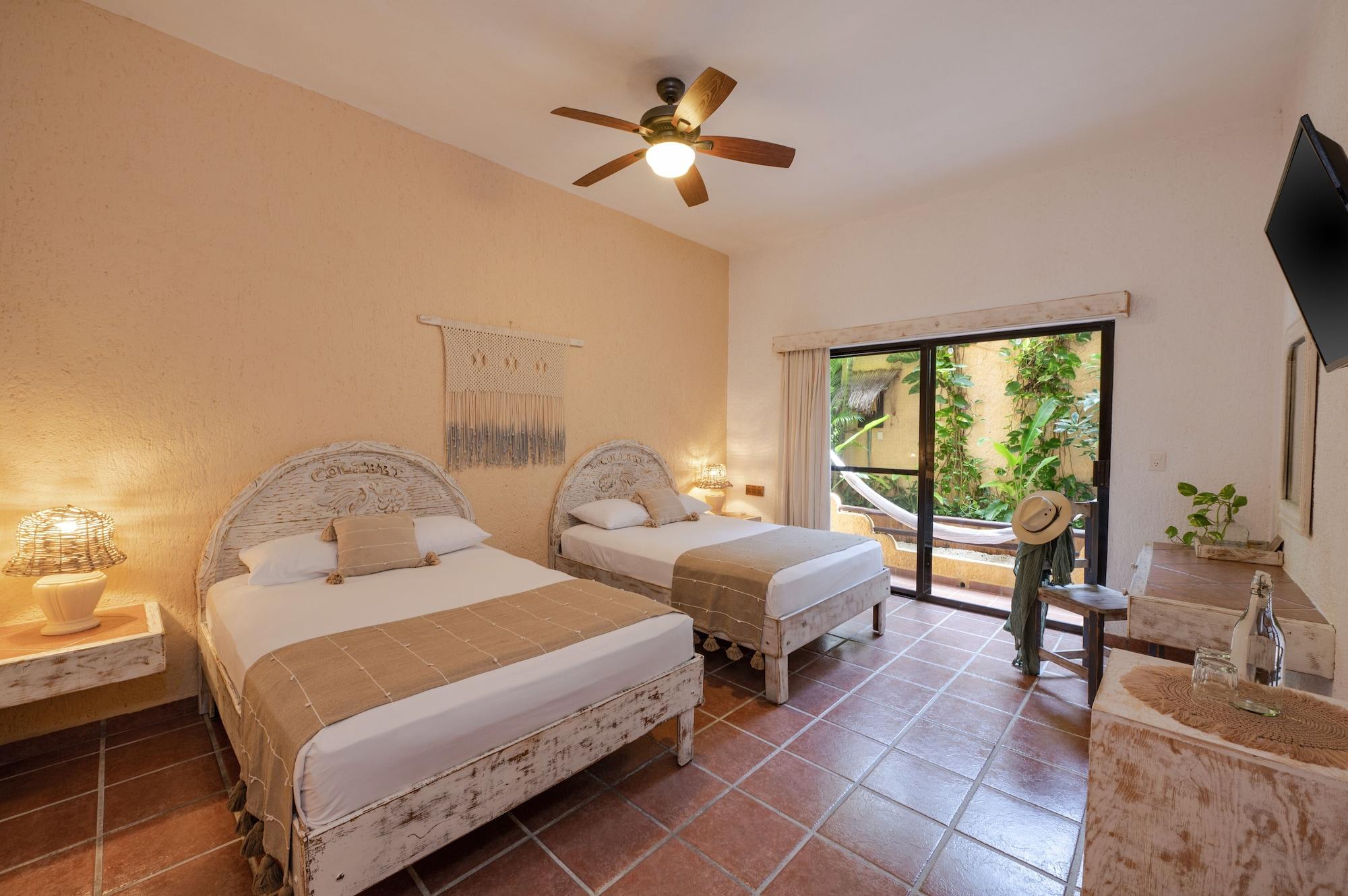Hotel Casa Colibri Плая дел Кармен Екстериор снимка