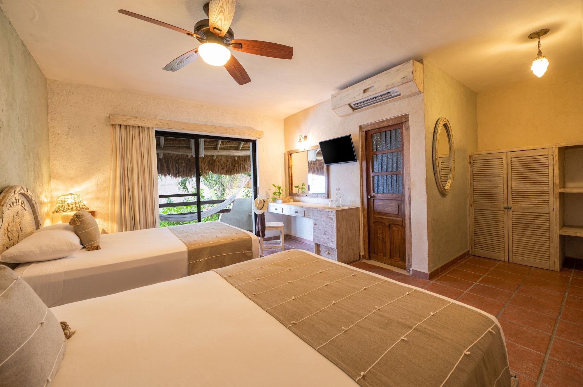 Hotel Casa Colibri Плая дел Кармен Екстериор снимка