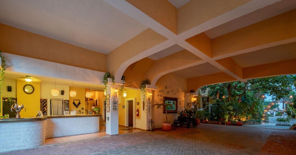 Hotel Casa Colibri Плая дел Кармен Екстериор снимка