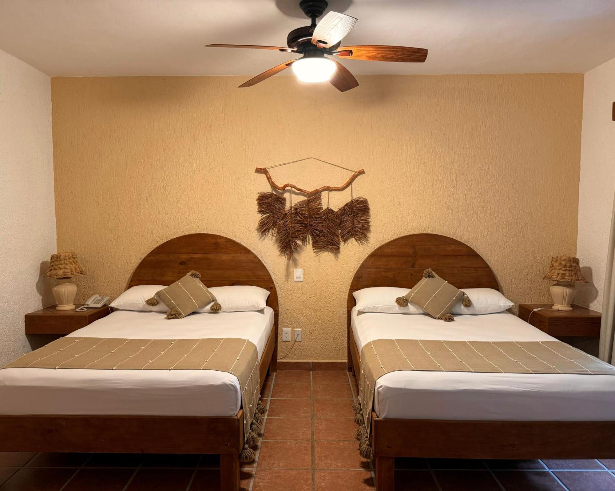 Hotel Casa Colibri Плая дел Кармен Екстериор снимка