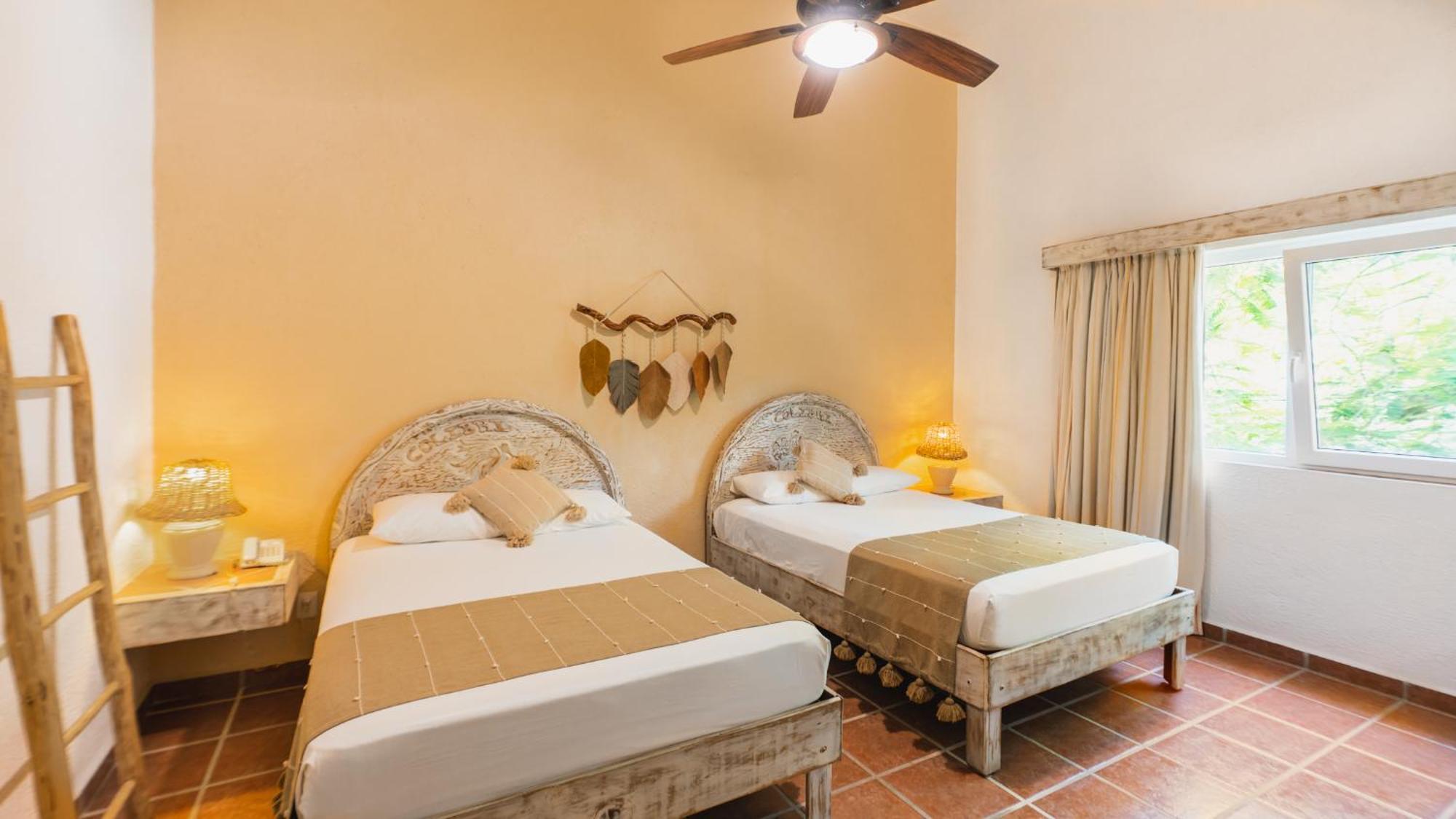 Hotel Casa Colibri Плая дел Кармен Екстериор снимка
